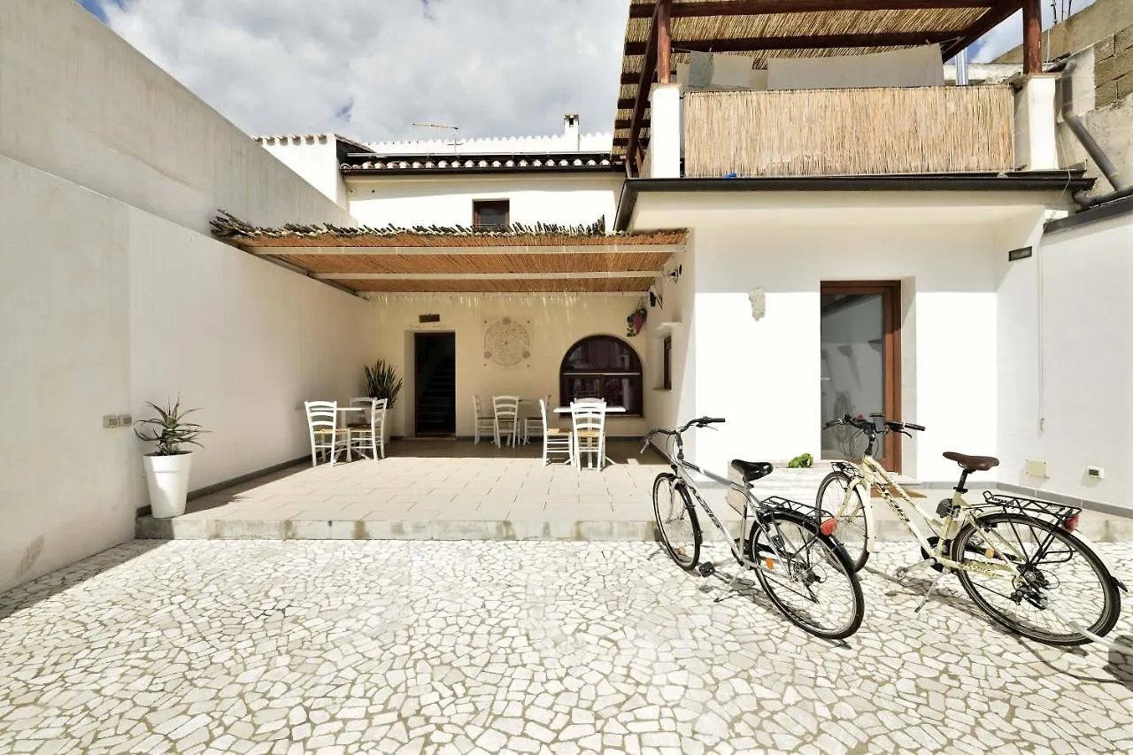 Bed and Breakfast Al Vicoletto - Genuine Hospitality Tortolì 2*,  Itálie